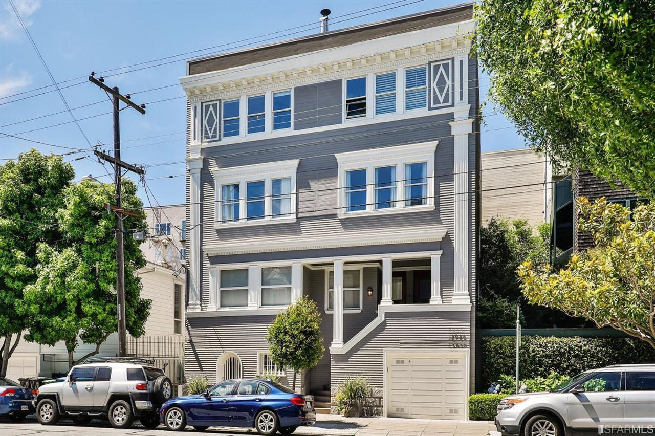 2928 Washington - Photo 1