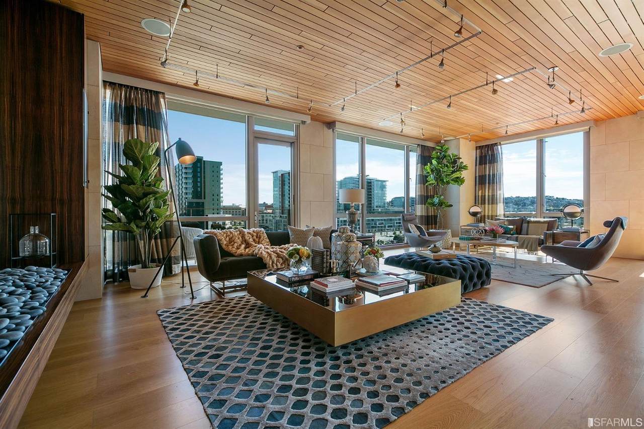 255 Berry Street - Photo 1