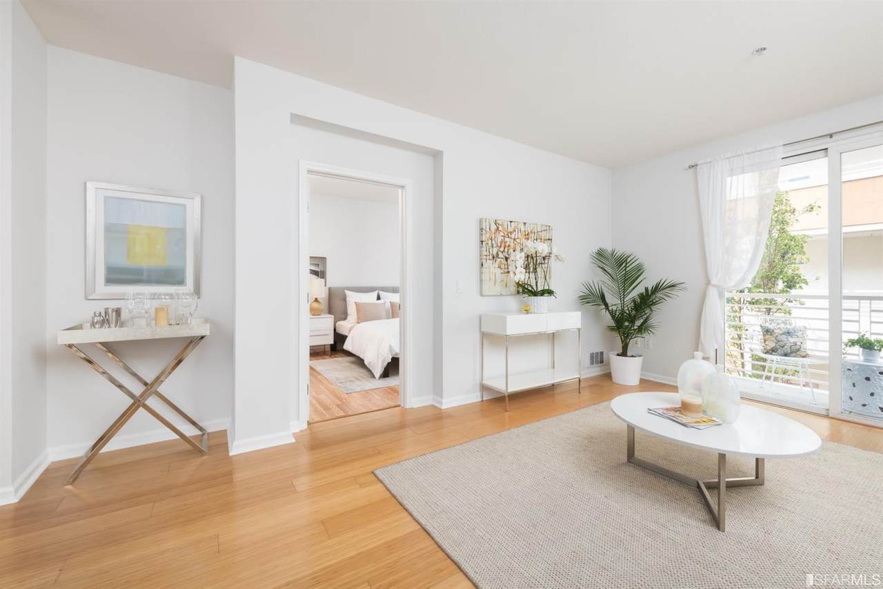 301 Crescent Court - Photo 1