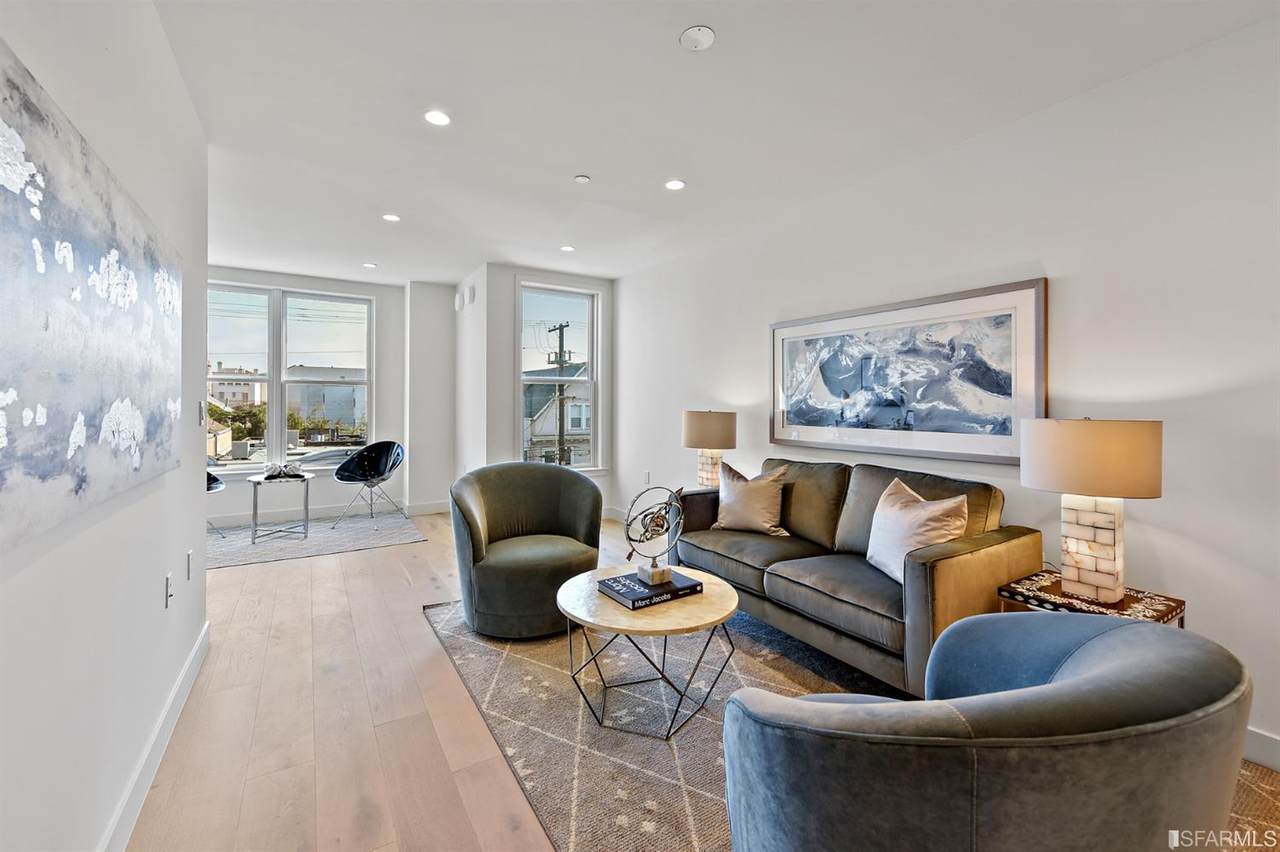 2224 Clement - Photo 1