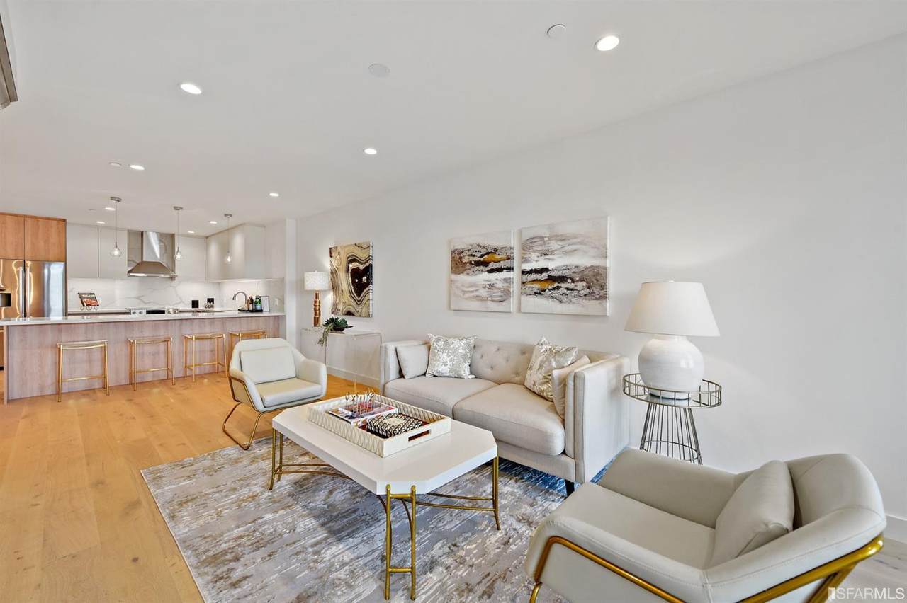 2224 Clement - Photo 1
