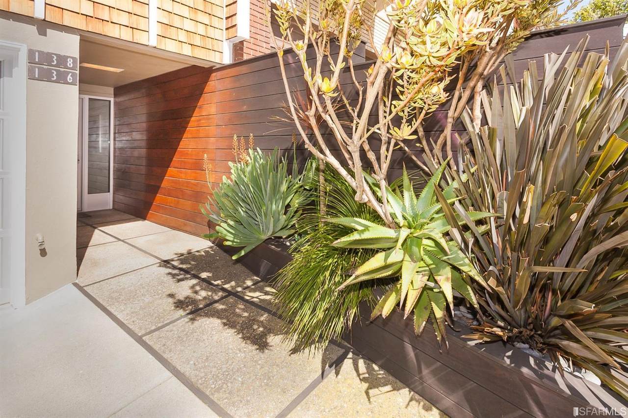 136 Clifford Terrace - Photo 1