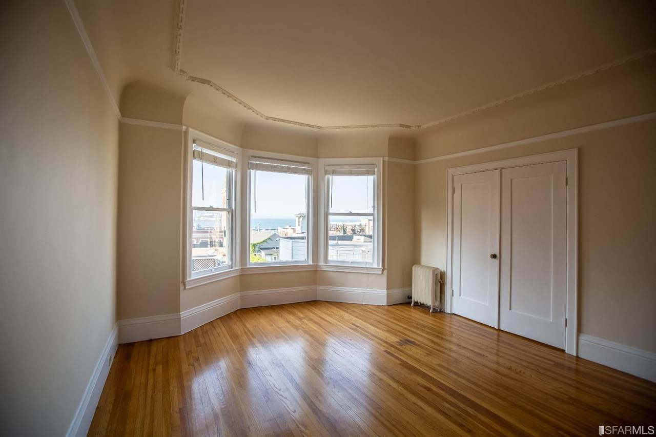 910 Bay Street - Photo 1