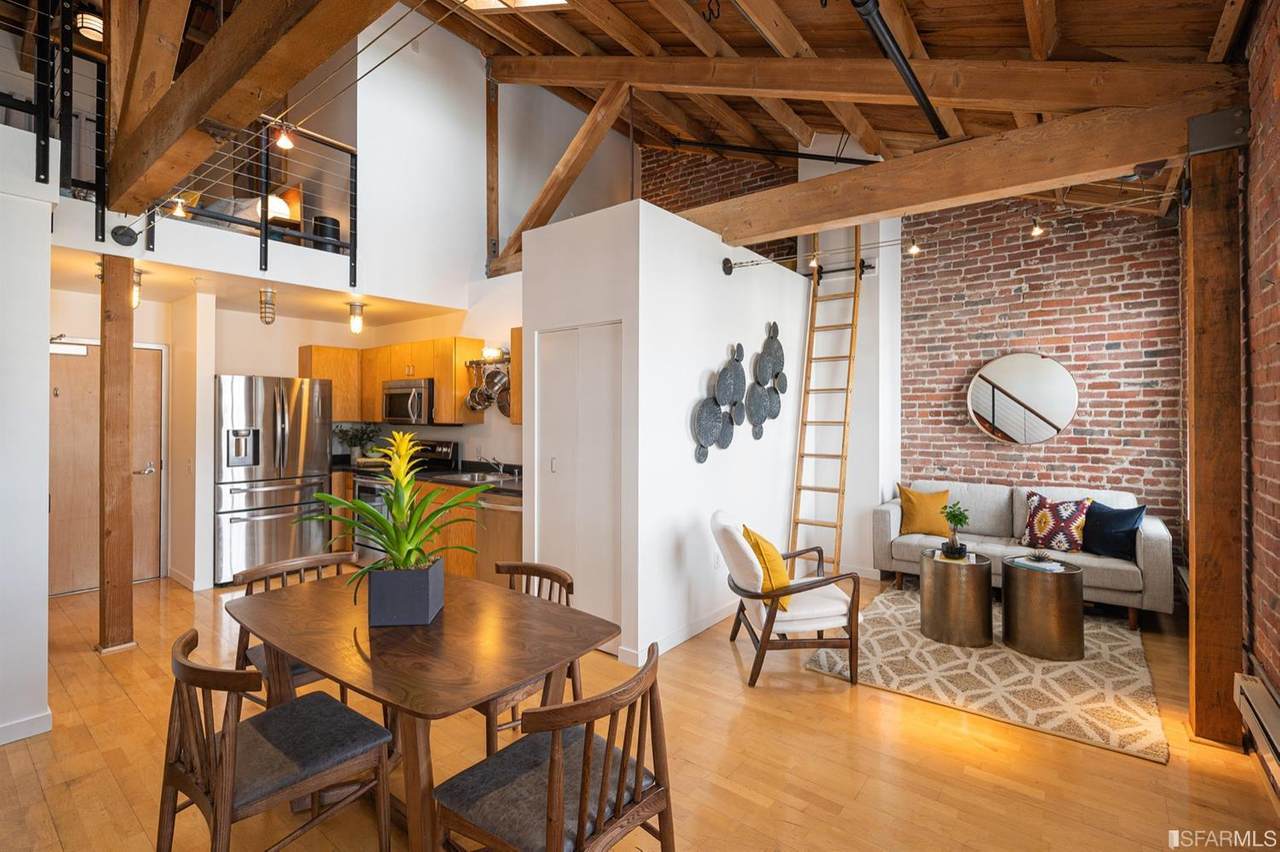 720 York - Photo 1
