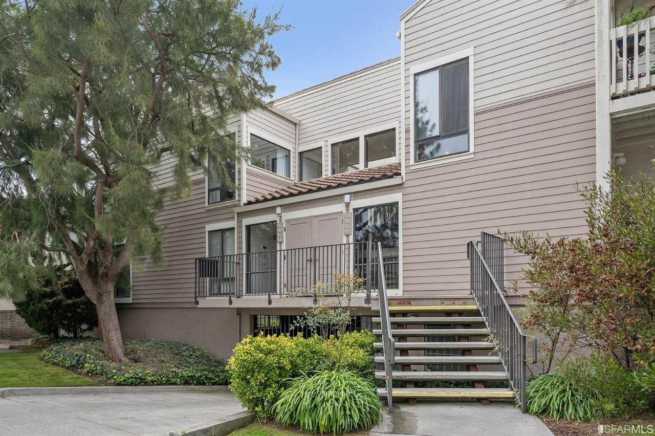 468 Pine Avenue - Photo 1