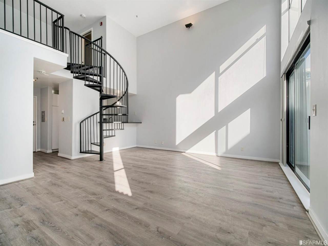 469 Clementina Street - Photo 1