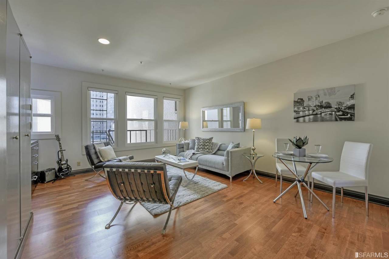 725 Pine Street - Photo 1