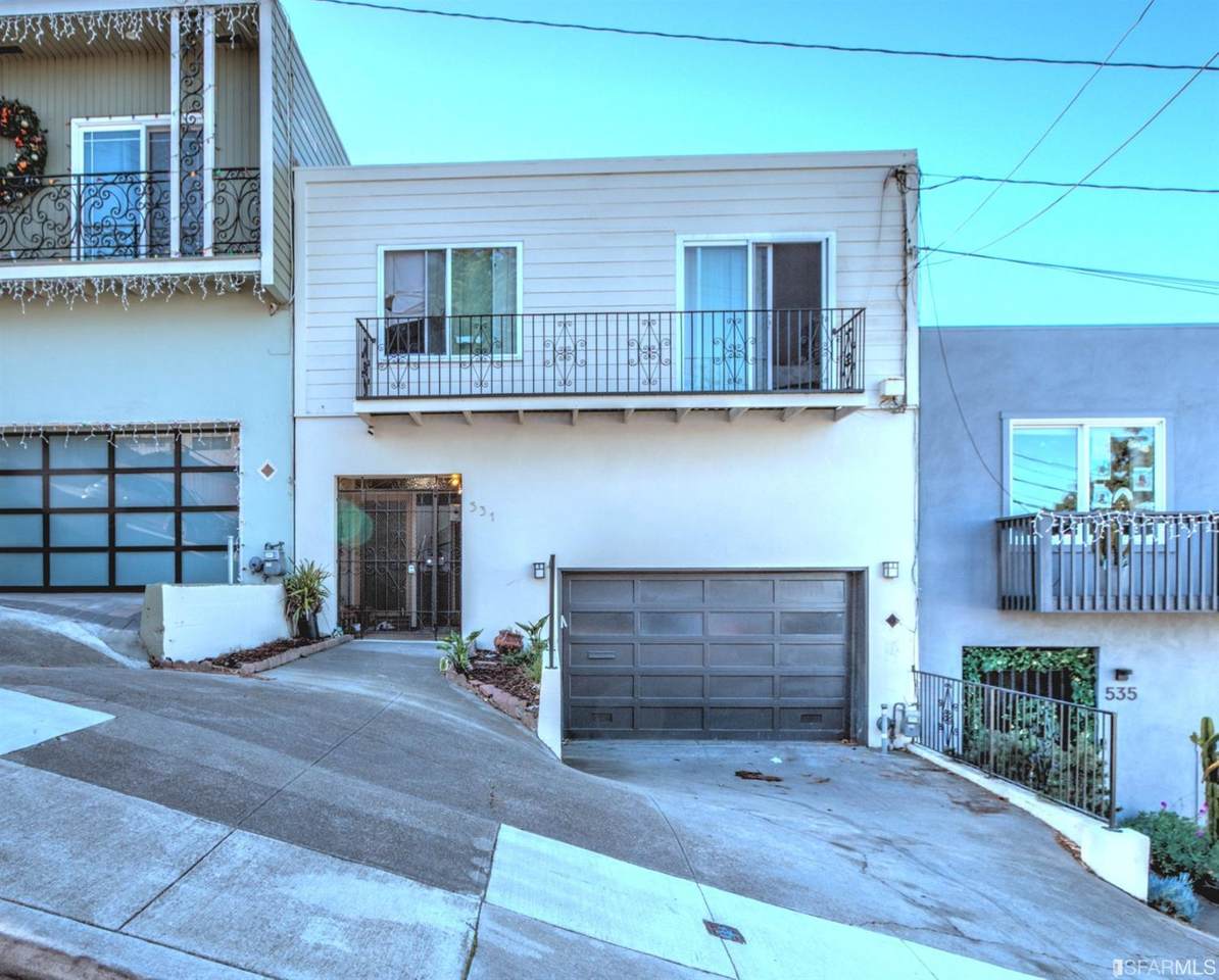 531 Orizaba Avenue - Photo 1