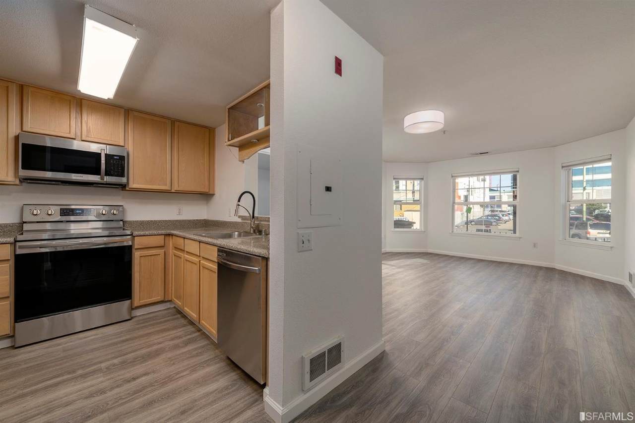 555 10th Street - Photo 1