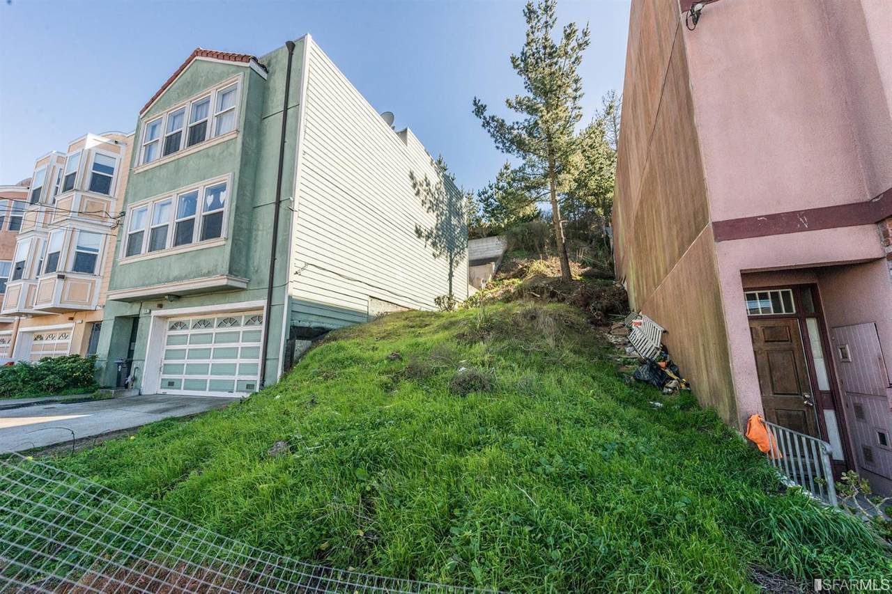 223 Frankfort Street - Photo 1