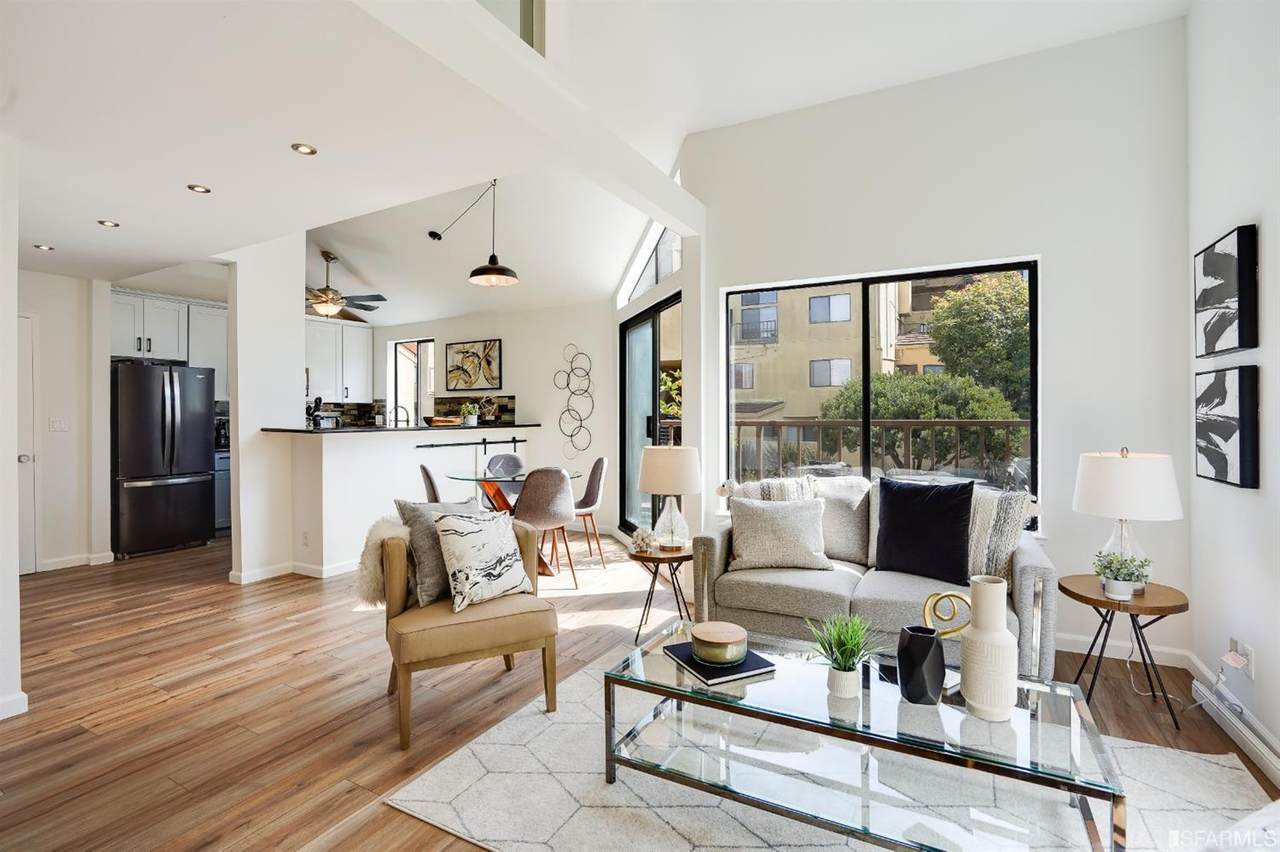 1 Appian Way - Photo 1