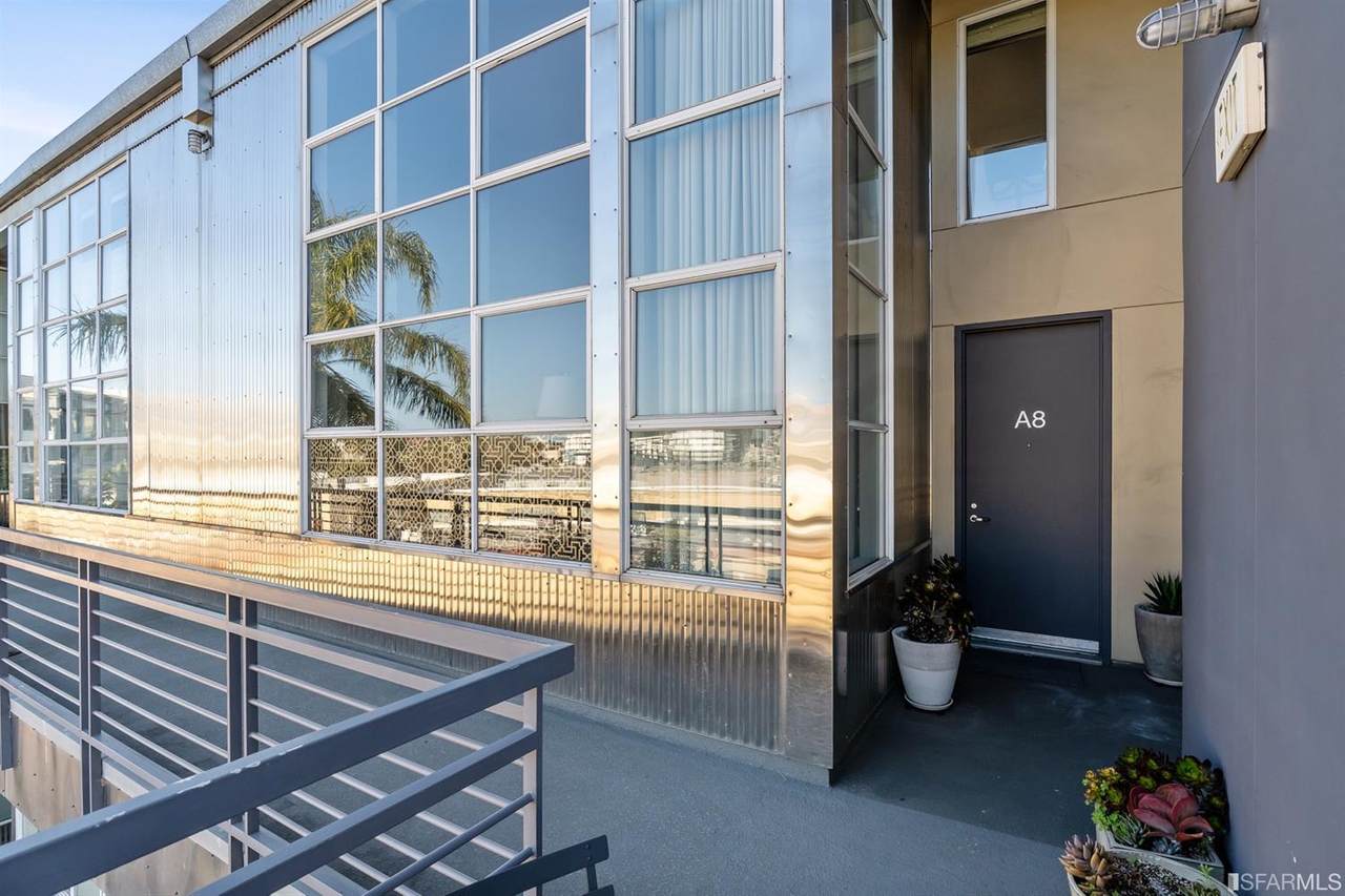 370 De Haro Street - Photo 1