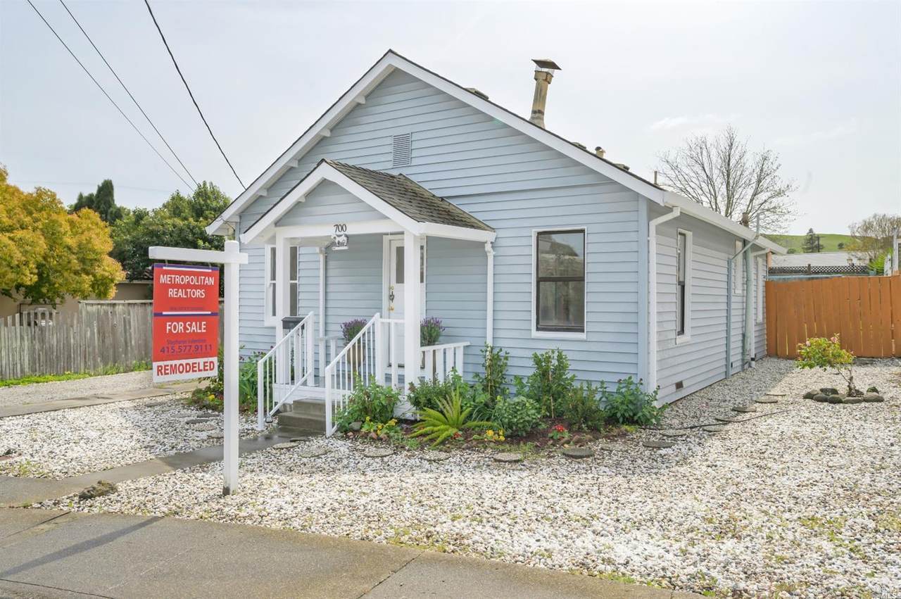 700 Oak Terrace - Photo 1