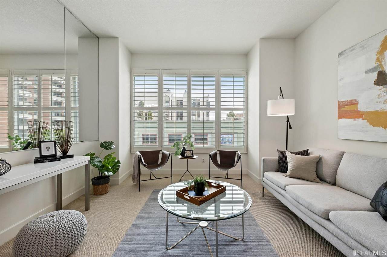 220 Lombard Street - Photo 1