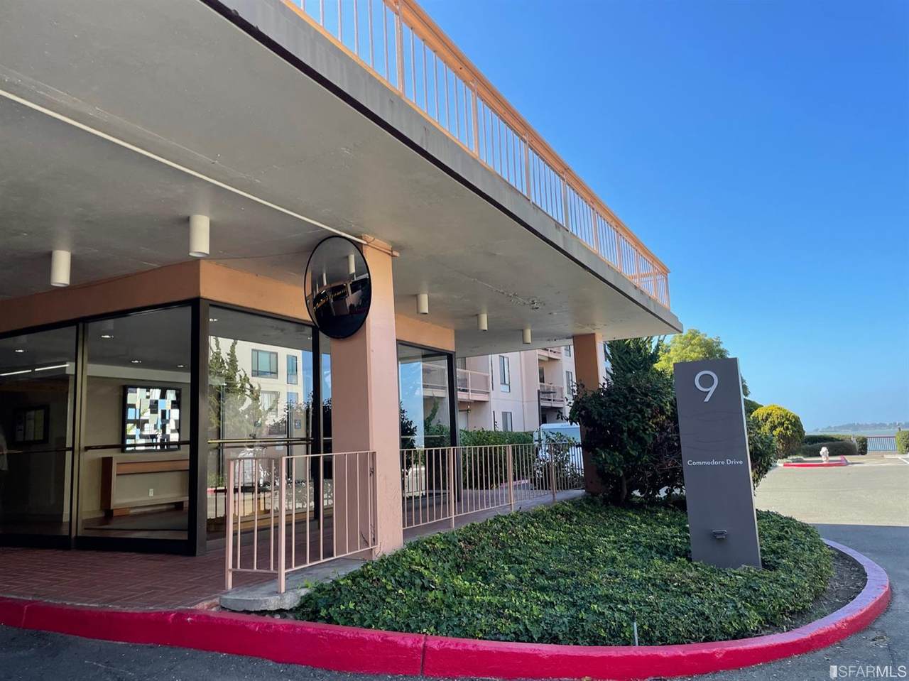 9 Commodore Drive - Photo 1