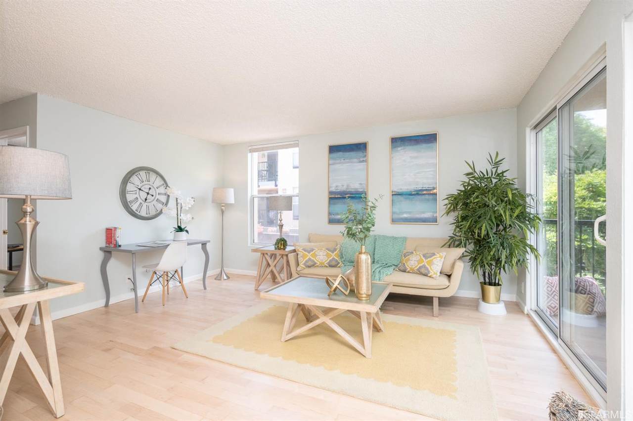 525 Mandana Boulevard - Photo 1