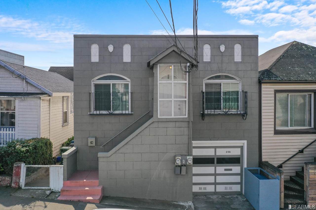24 Como Avenue - Photo 1