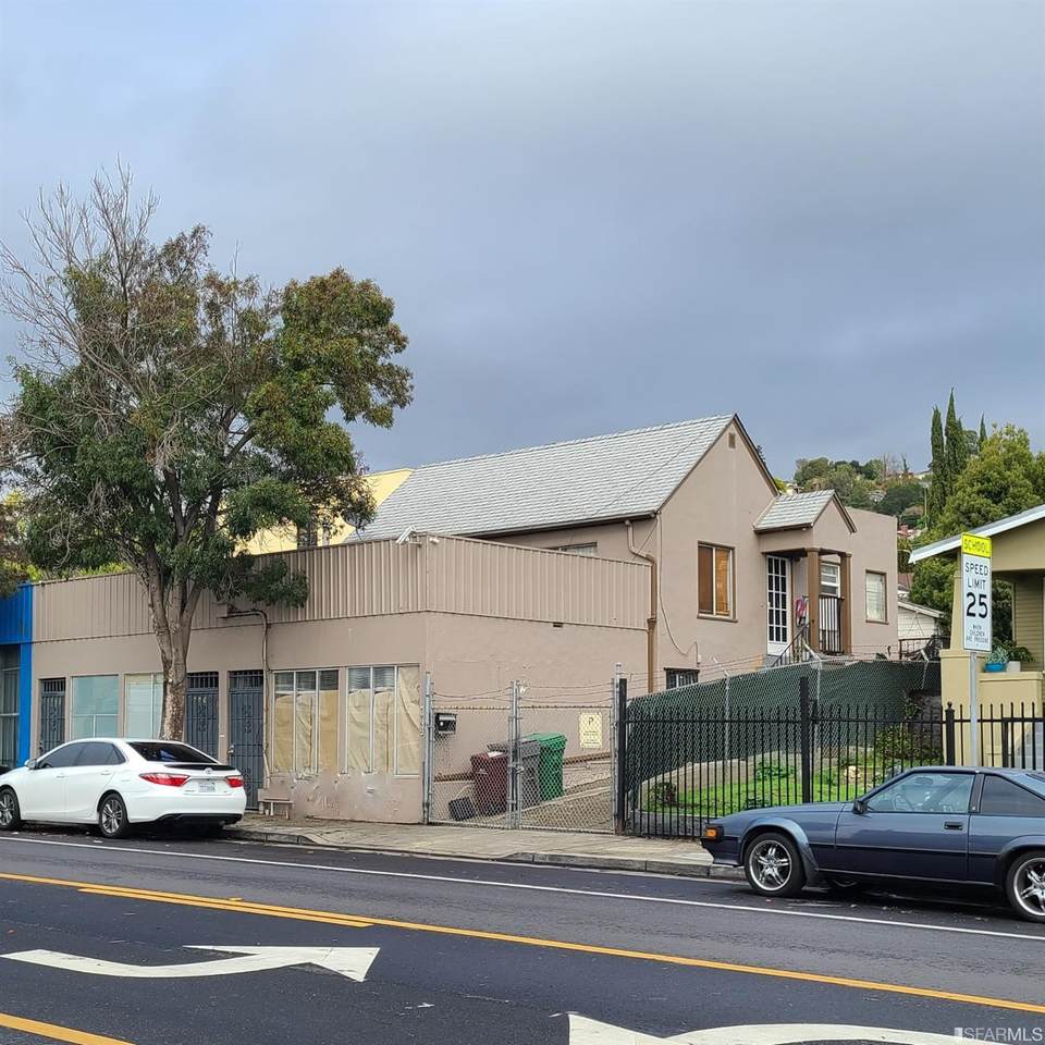 7960 Macarthur Boulevard - Photo 1