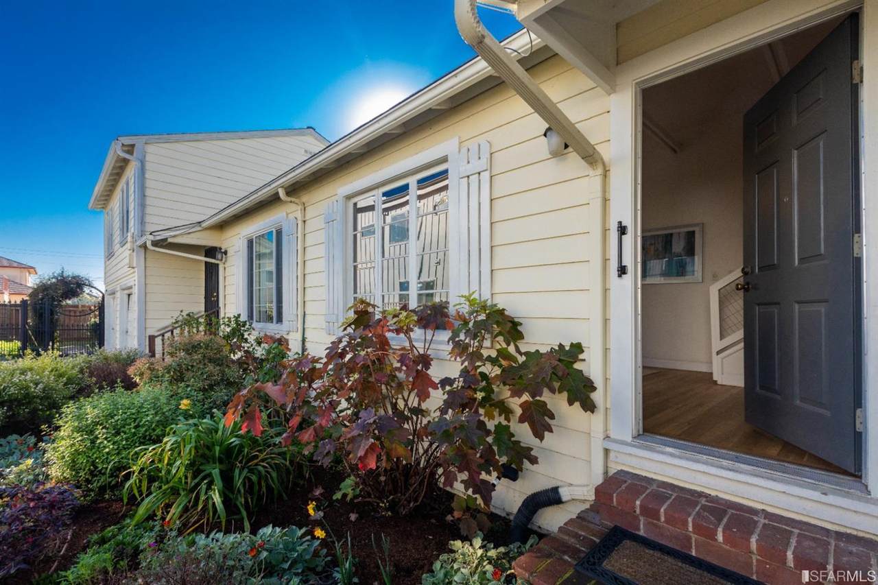 1504 Carleton Street - Photo 1