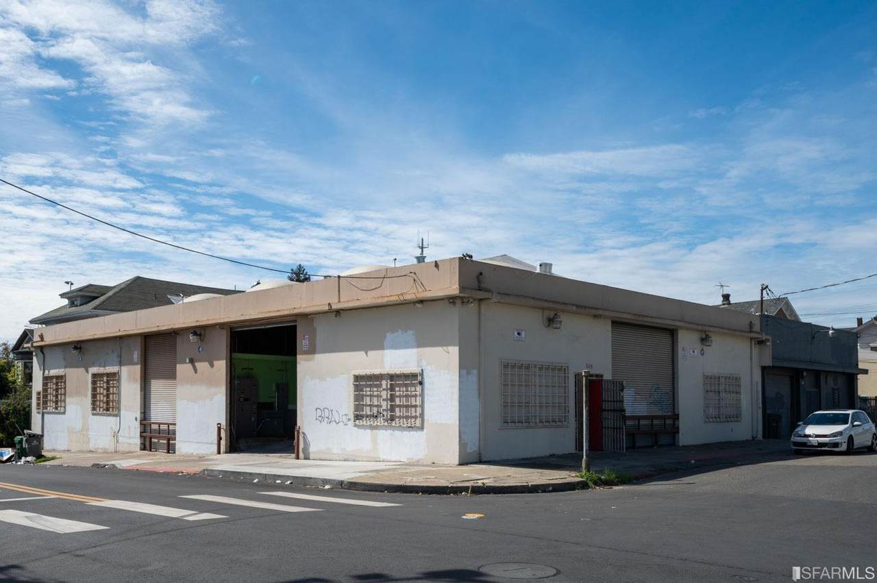 949 11th Street - Photo 1
