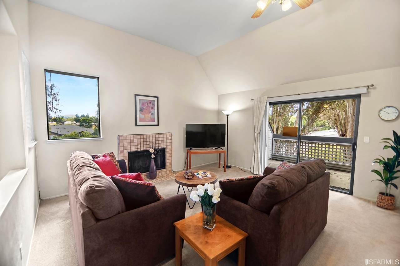 2734 East Court - Photo 1