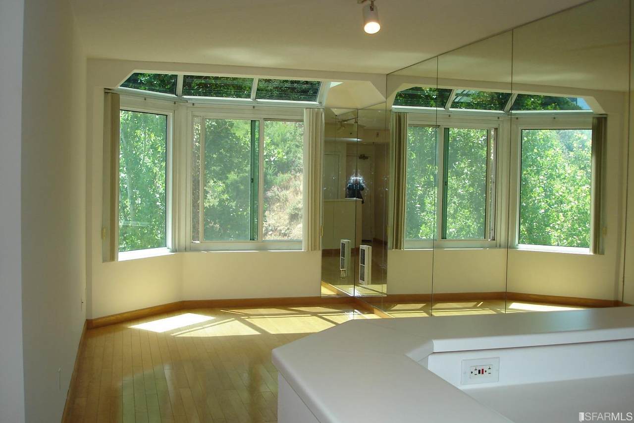 240 Lombard Street - Photo 1