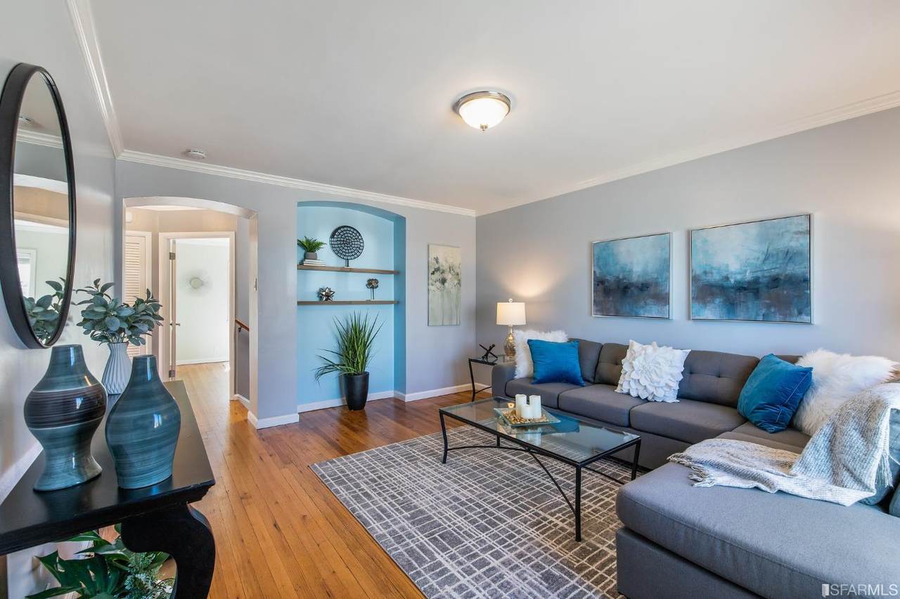 578 Head Street - Photo 1