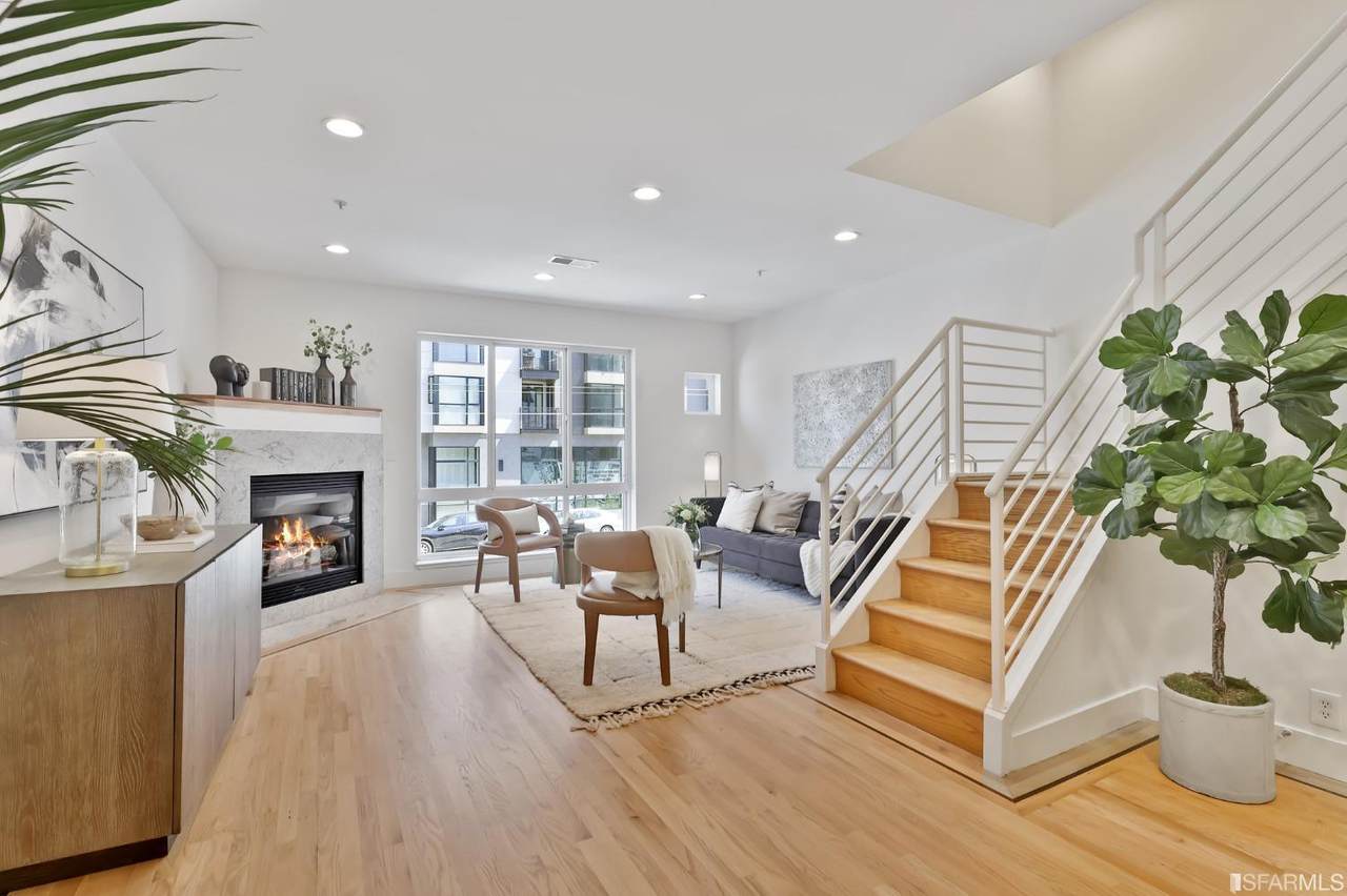 772 South Van Ness Avenue - Photo 1