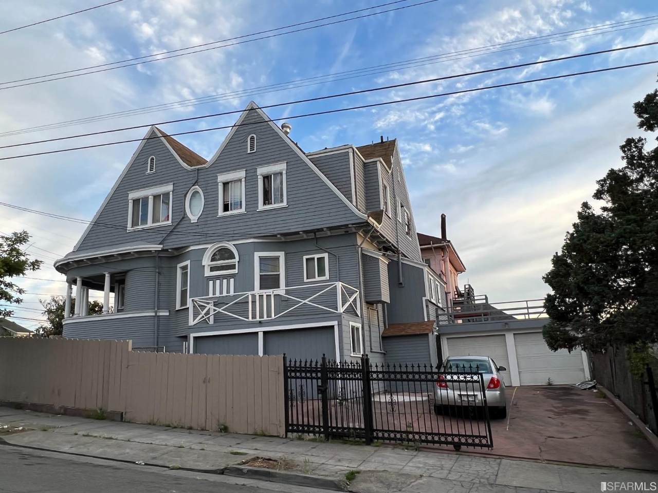2241 9 Th Avenue - Photo 1