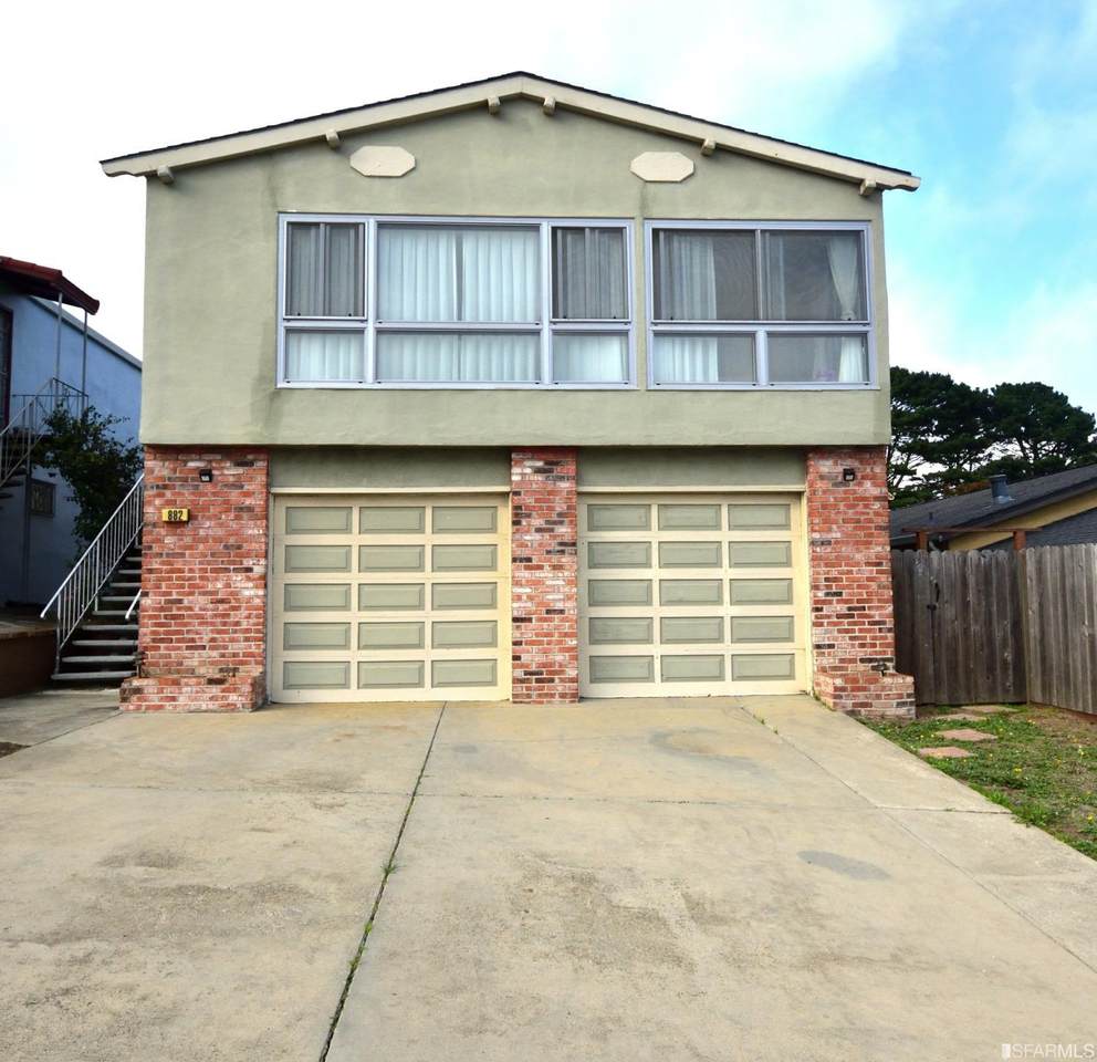 882 King Drive - Photo 1