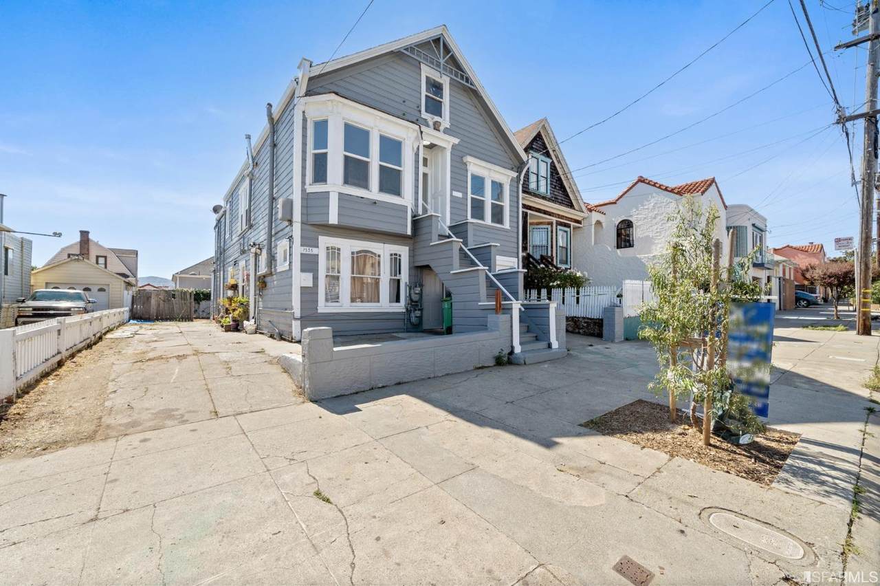 1533 Thomas Avenue - Photo 1