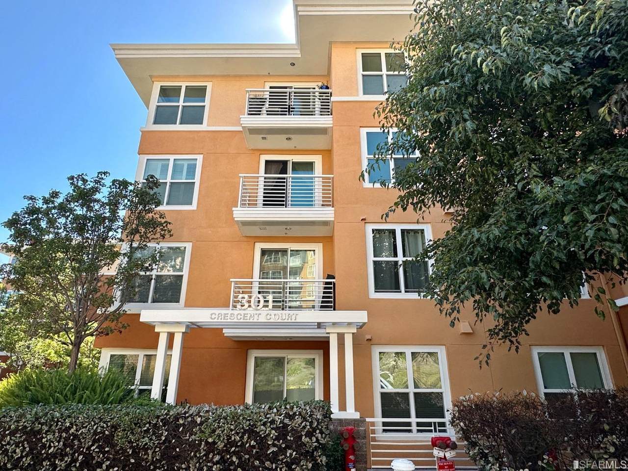 301 Crescent Court - Photo 1