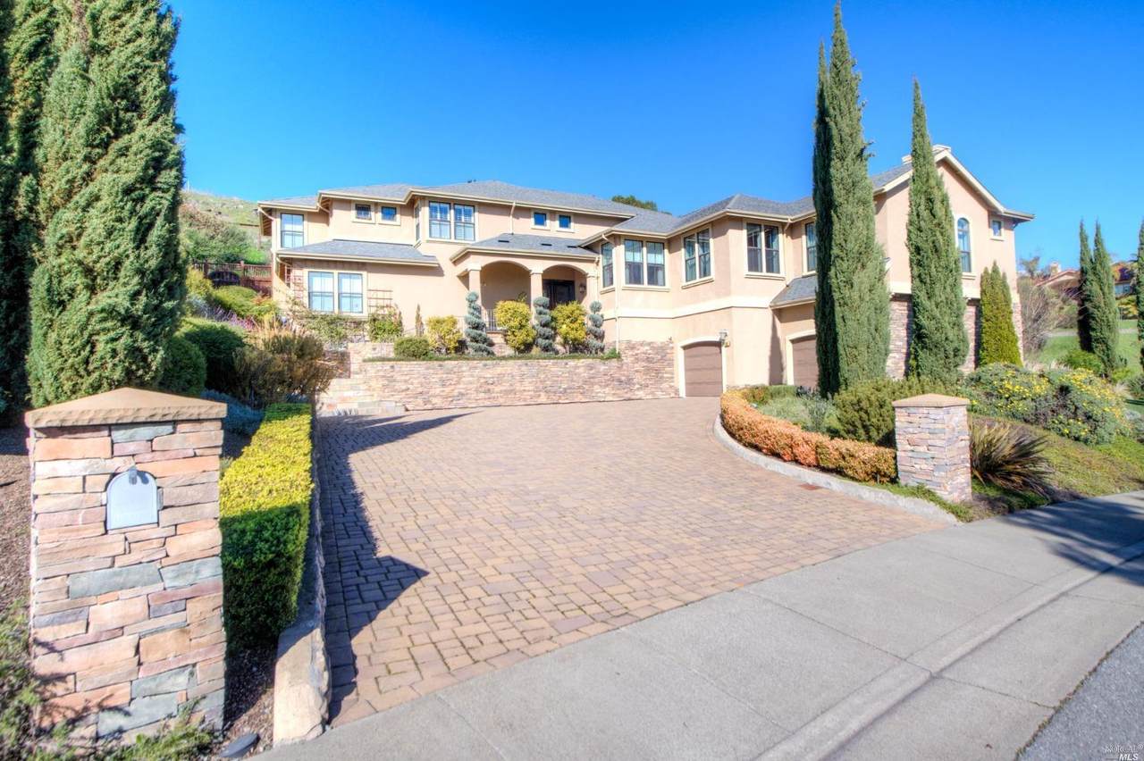 32 Nunes Drive - Photo 1