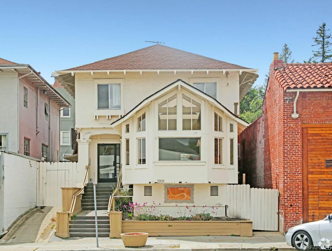 3909 Grand Avenue - Photo 1