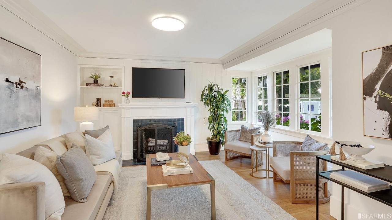895 Head Street - Photo 1