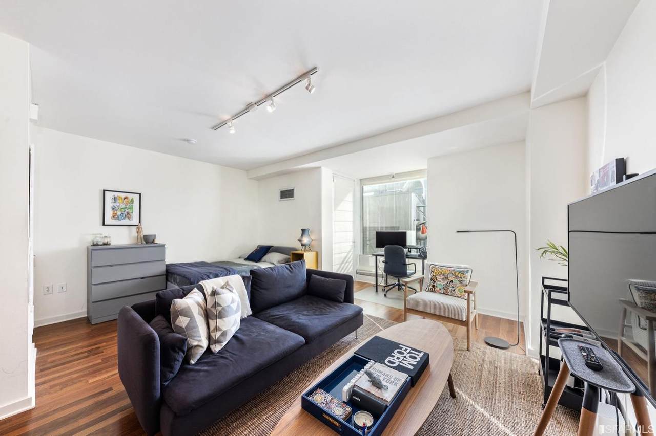 555 4th Street - Photo 1