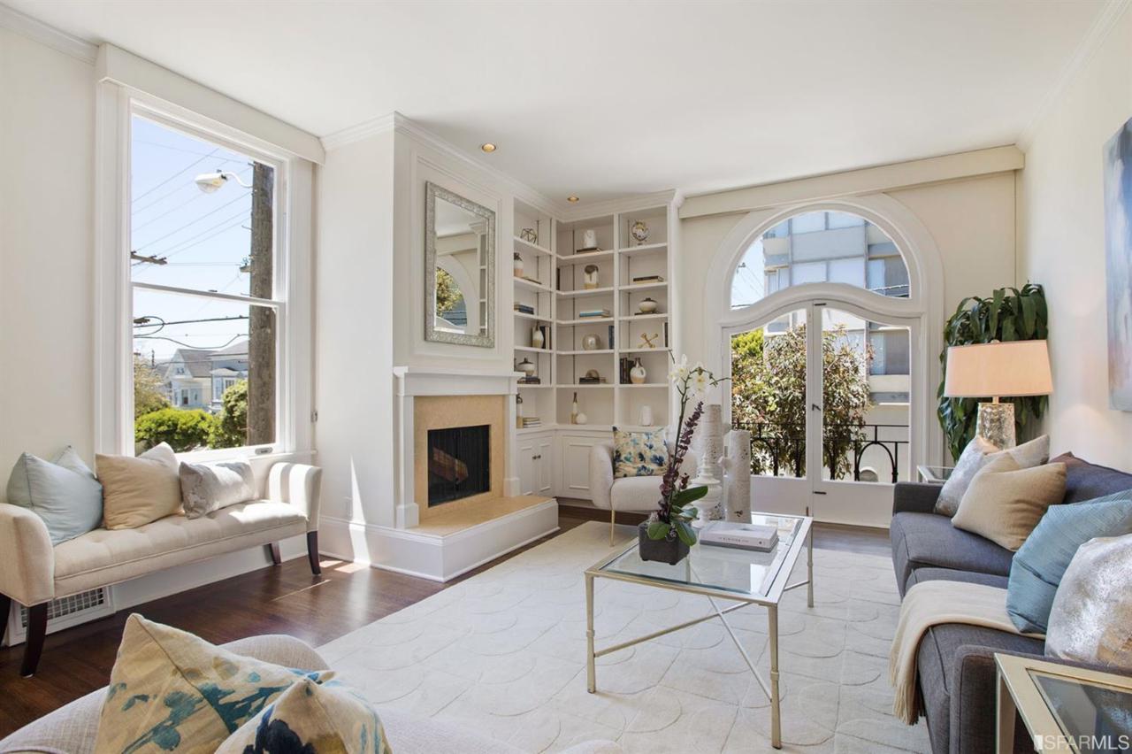 2102 Baker Street - Photo 1