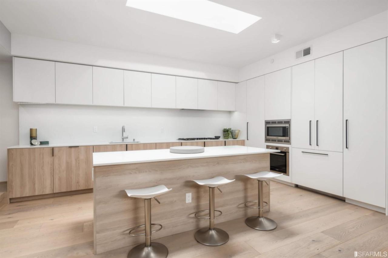 1188 Valencia - Photo 1