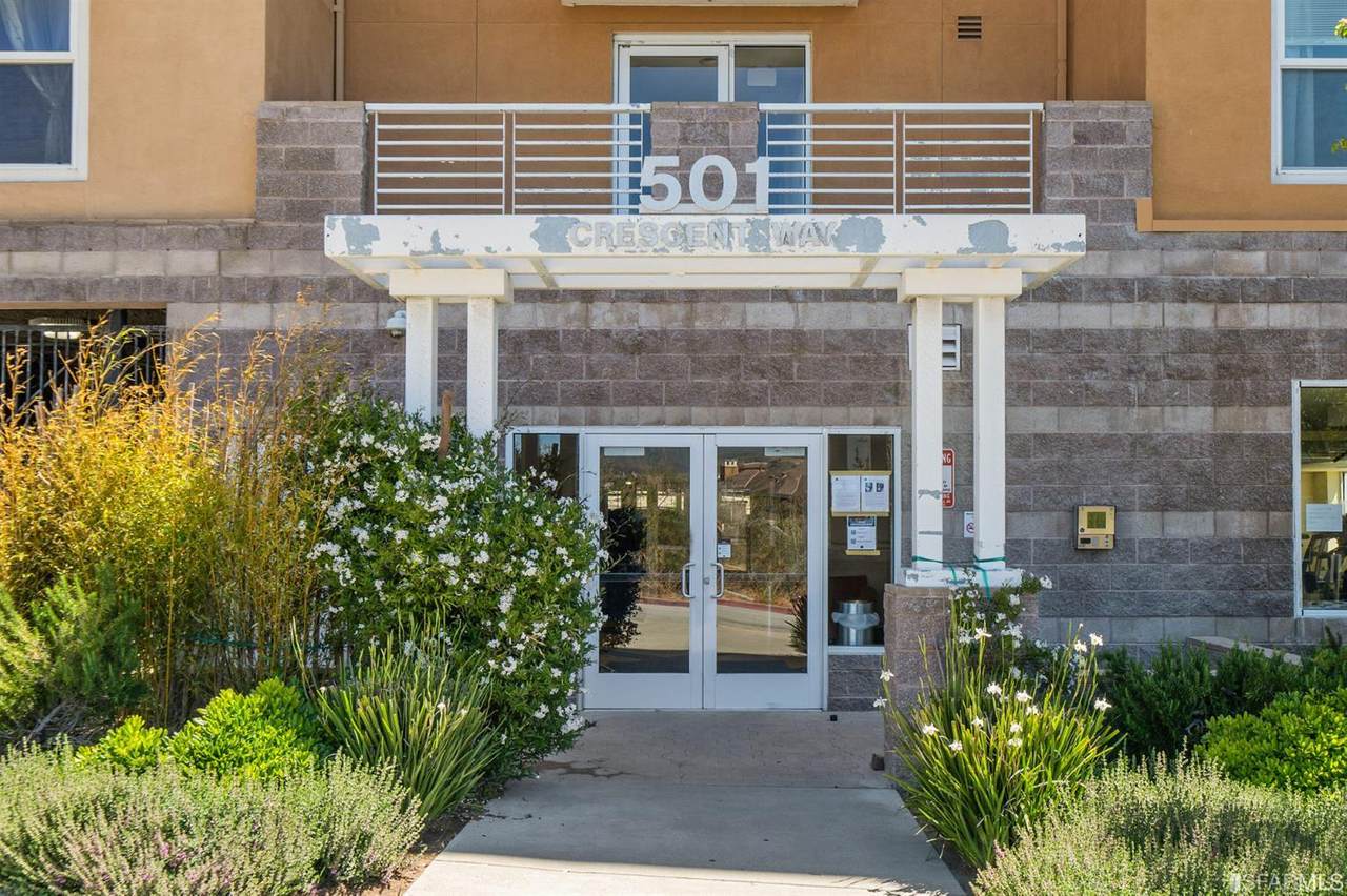 501 Crescent Way - Photo 1