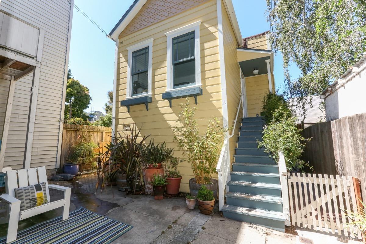210-1/2 Valley Street - Photo 1