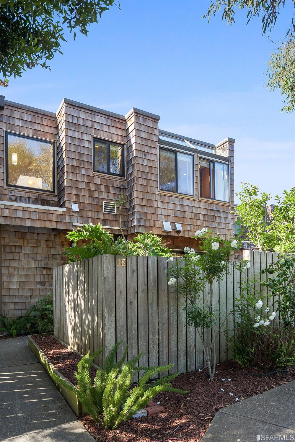290 Beachview Avenue - Photo 1