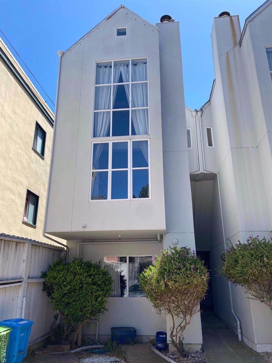 1035 South Van Ness Avenue - Photo 1