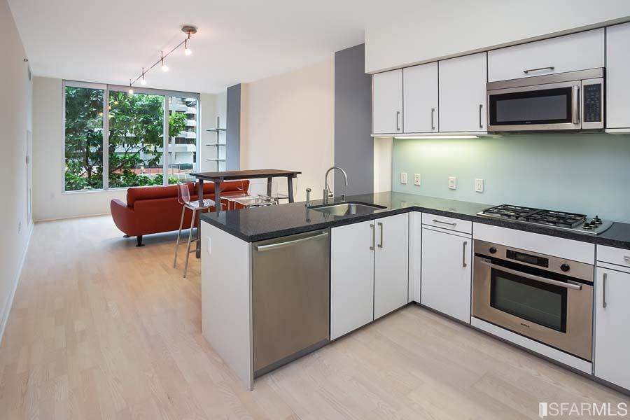 318 Spear Street - Photo 1