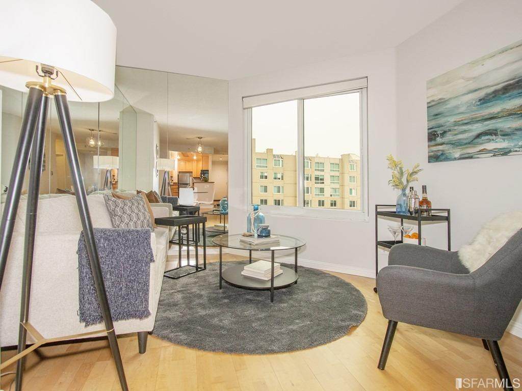 240 Lombard Street - Photo 1