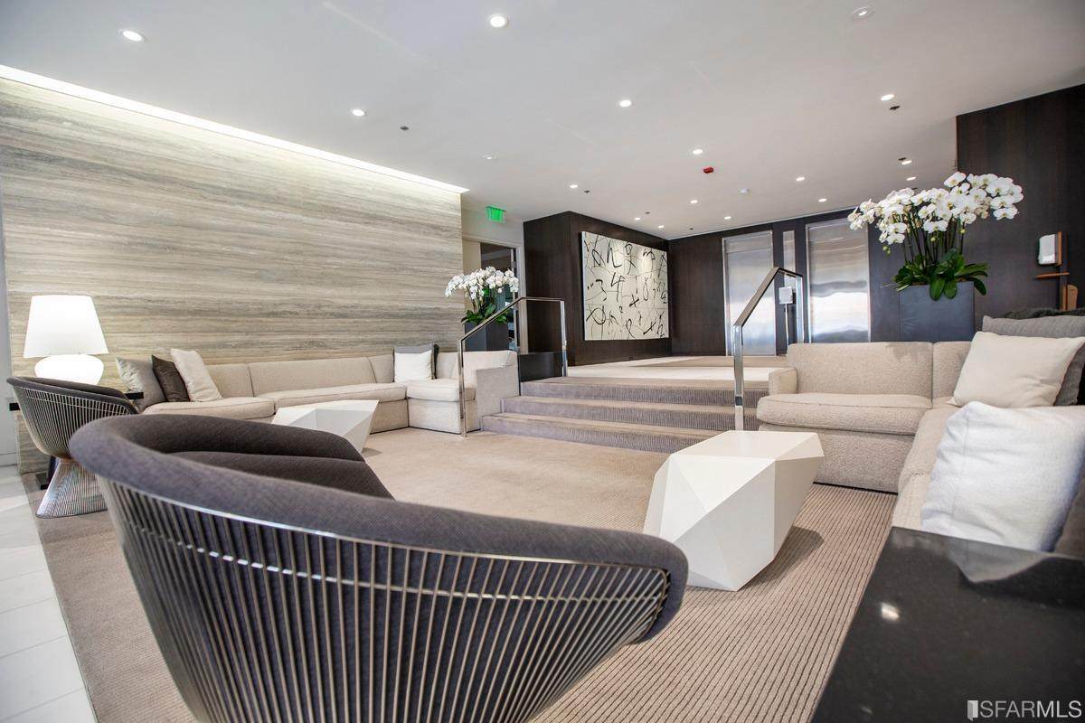 999 Green Street - Photo 1