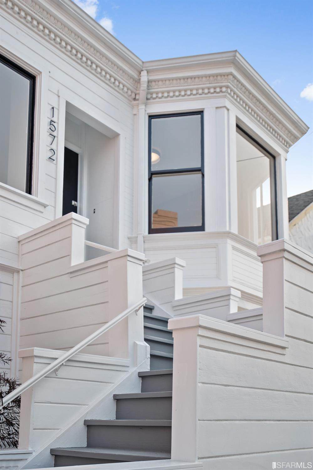 1572 Thomas Avenue - Photo 1