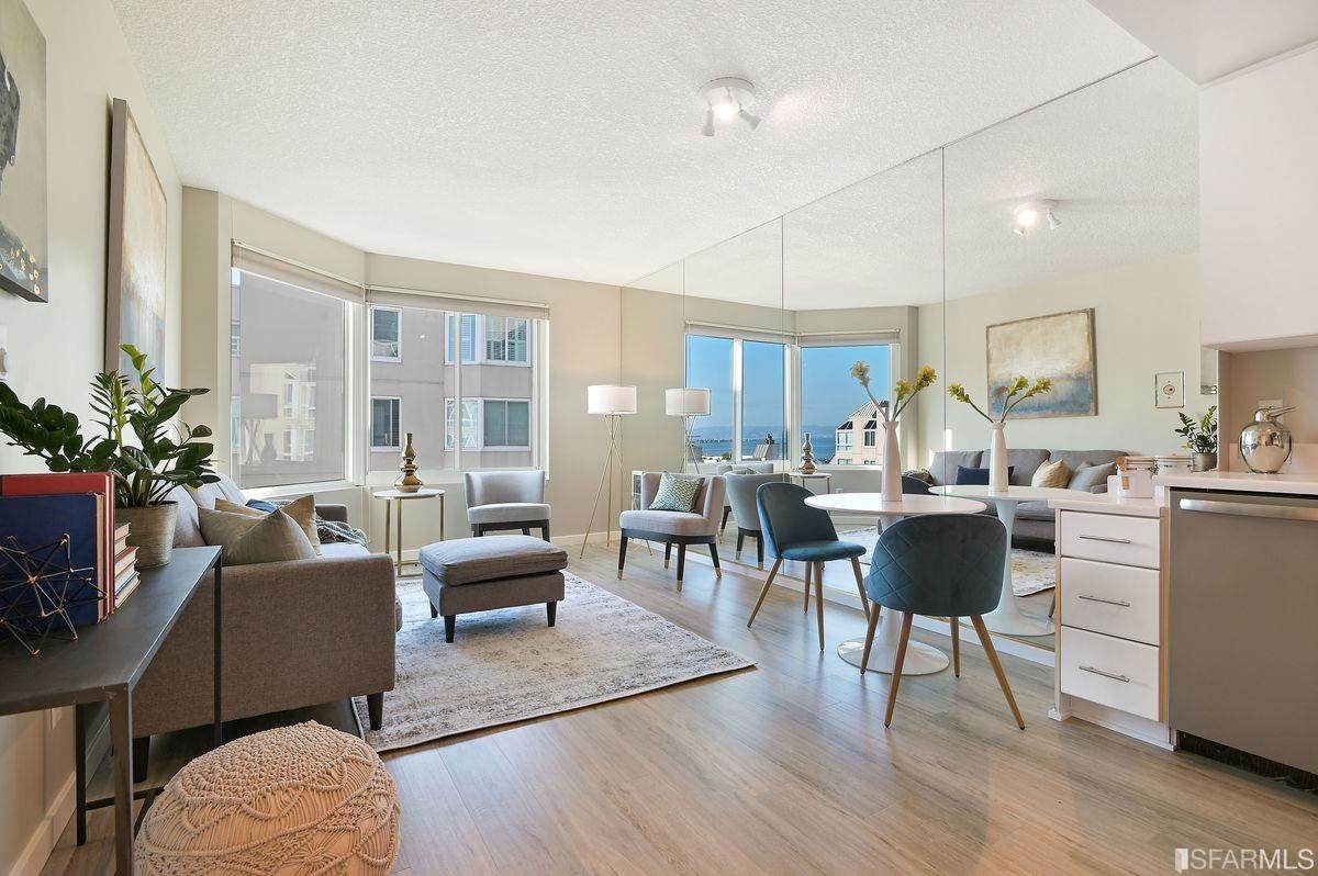 240 Lombard Street - Photo 1