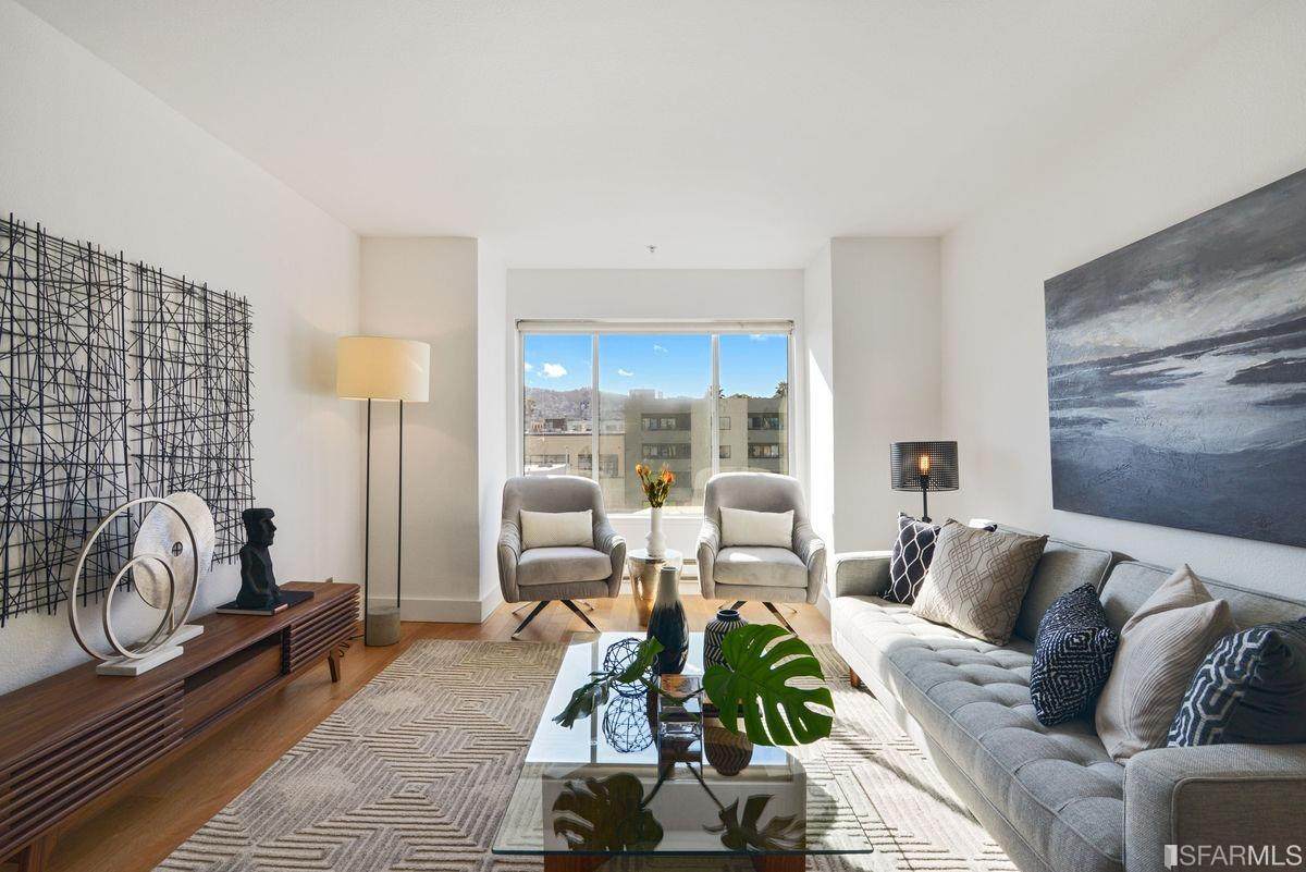 550 South Van Ness Avenue - Photo 1