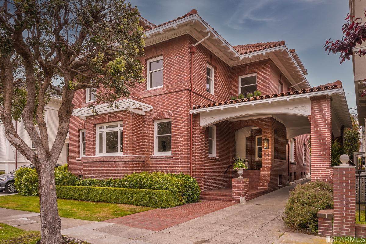 84 Commonwealth Avenue - Photo 1