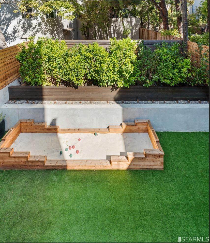 1458 Broadway - Photo 1